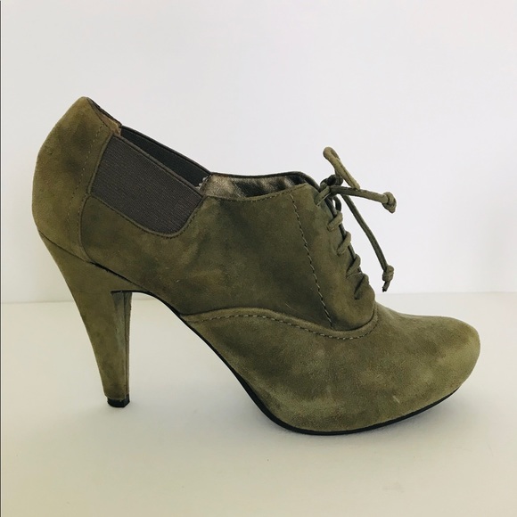 Me Too - chive green suede lace up shoes size 7 M. - Picture 1 of 7